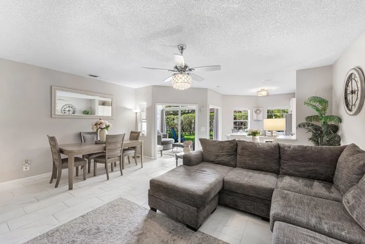 015-6735ViaRegina-BocaRaton-FL-33433-FUL