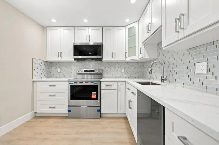 12-web-or-mls-806-cypress-grove-ln-303