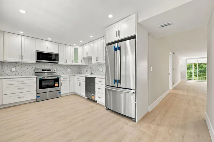 11-web-or-mls-806-cypress-grove-ln-303