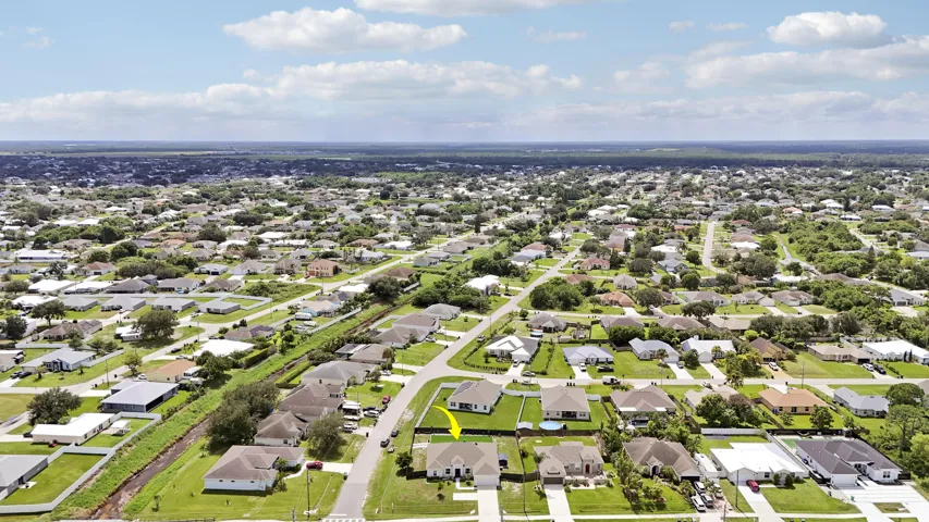 Wide-Angle Neighborhood View