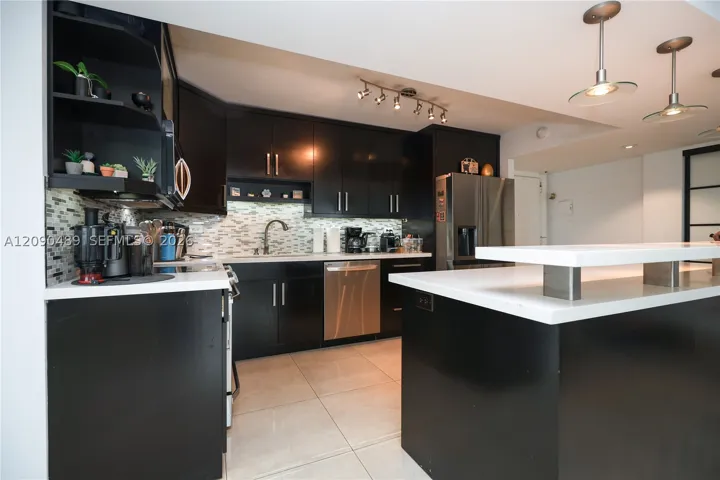 7135 Collins Ave 735, Miami Beach, Florida 33141