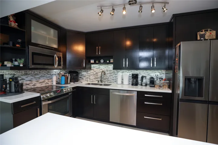 7135 Collins Ave 735, Miami Beach, Florida 33141