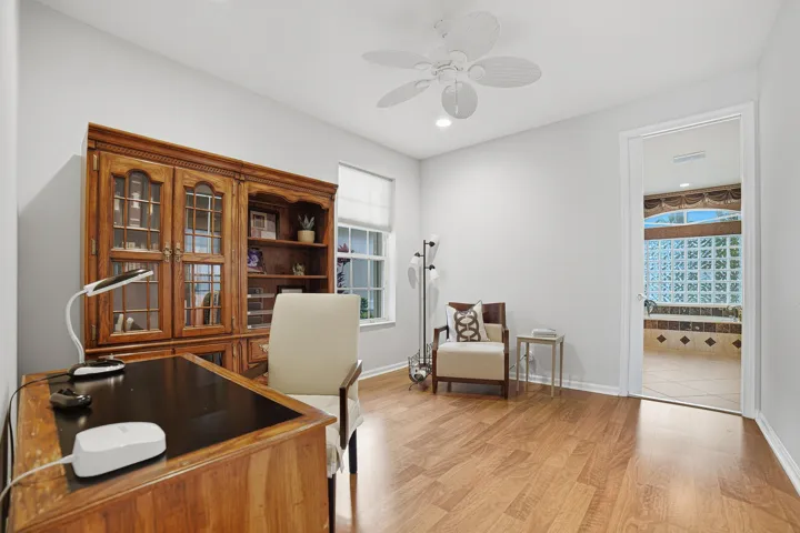 16-Bedroom1-Office