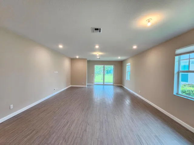 Living Room (3)