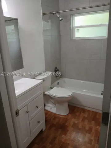 2nd bathroom off hall with bathtub/shower combo