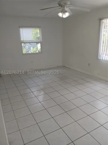 3rdd bedroom 2nd window