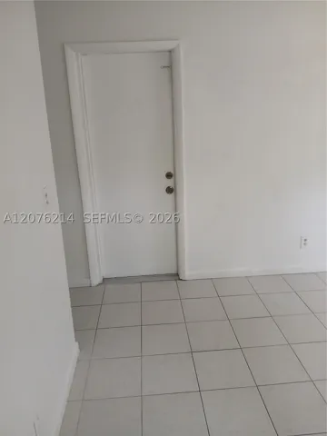 Master bdrm exit door to front