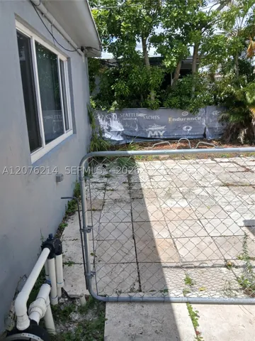 nice big back patio..great for entertaining or playing basketball