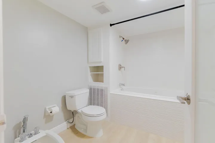 TH MASTR BATH2