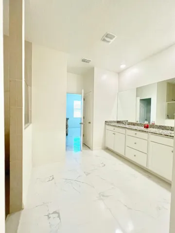 103 Sw Grove Photo 2