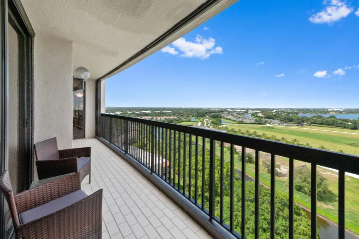 29 Balcony 03