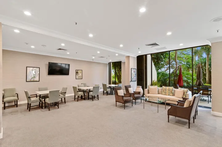 CLUBROOM