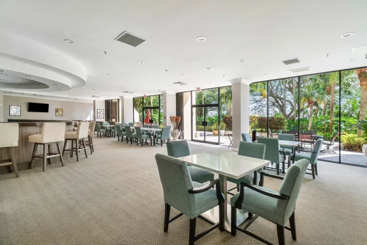 CLUBROOM