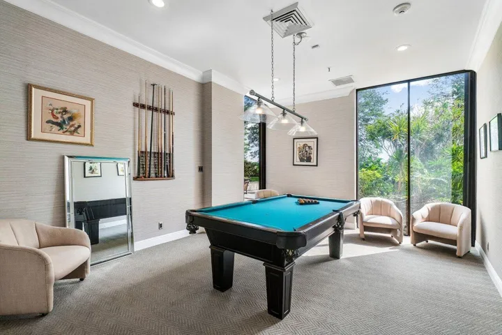BILLIARDS ROOM