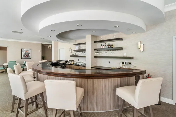 CLUBROOM BAR