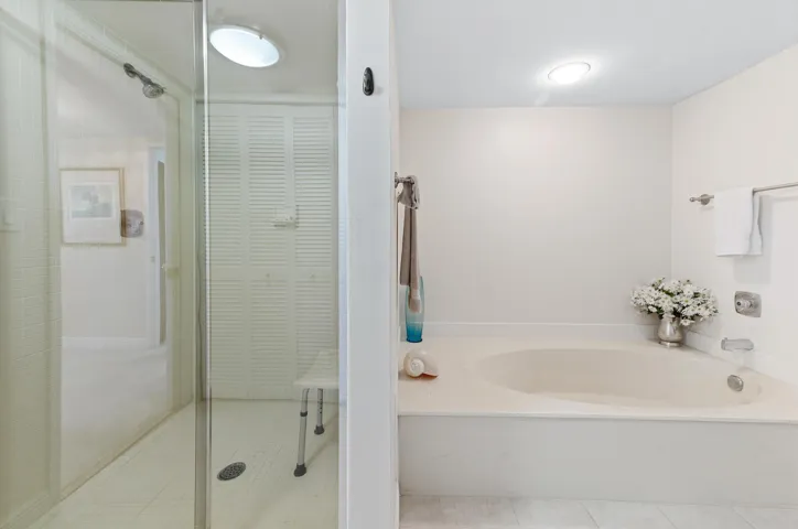 19 Bathroom 03
