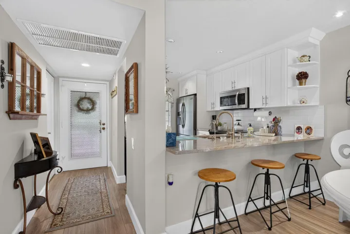 DINING RM TO KITCHEN