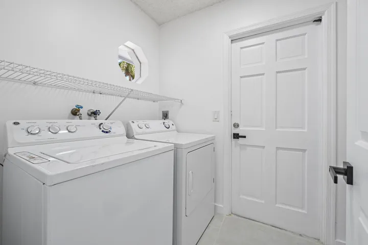 1633 Woods Bend Rd-19