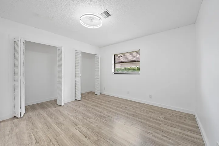 1633 Woods Bend Rd-14