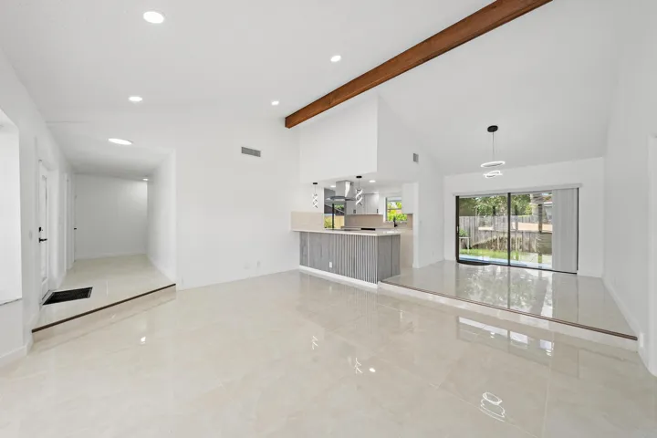 1633 Woods Bend Rd-5