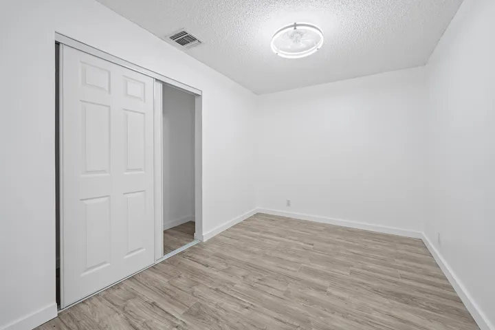 1633 Woods Bend Rd-15