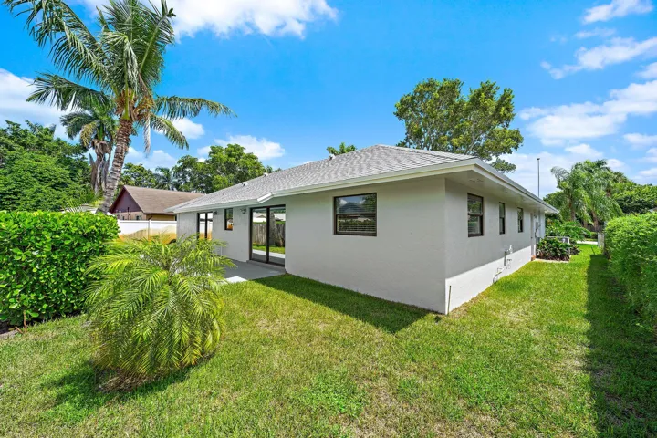 1633 Woods Bend Rd-22