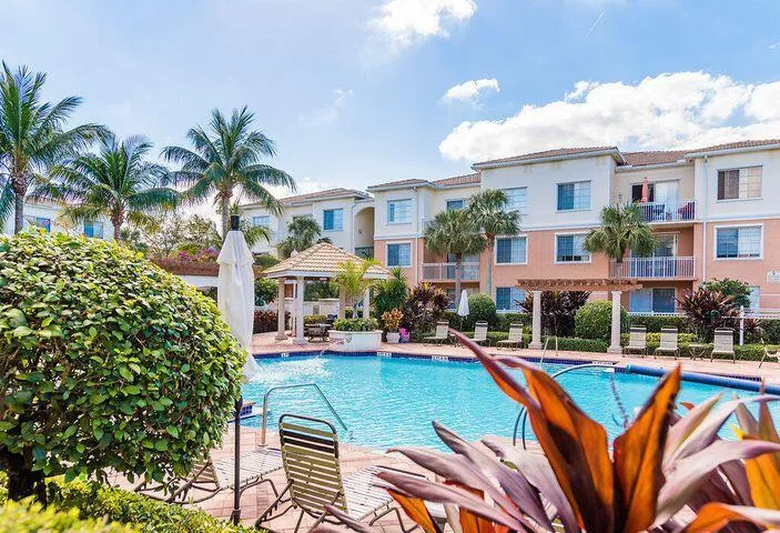 Fiore Pool