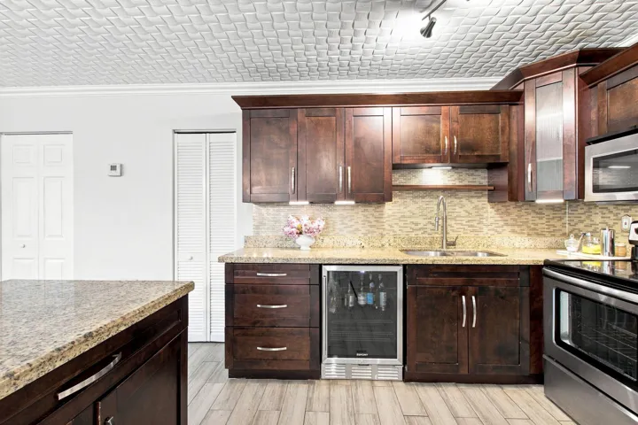 11-web-or-mls-3130-n-72nd-terrace