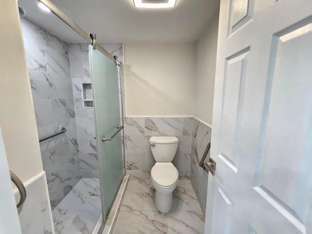 Bathroom 1 (2)