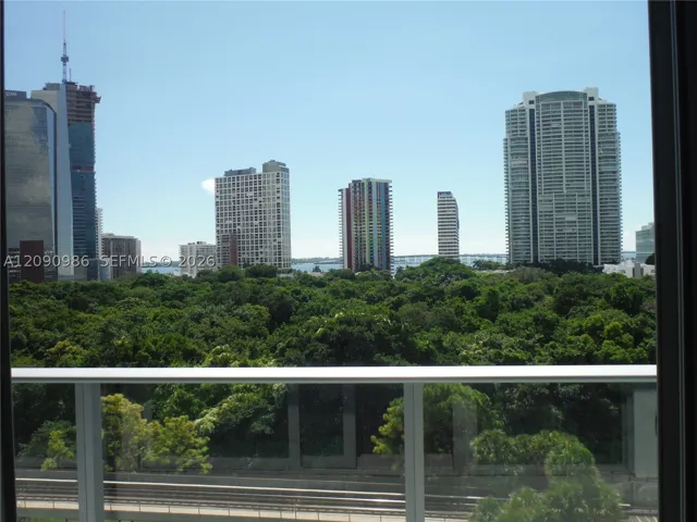 1600 Sw 1st Ave 811, Miami, Florida 33129