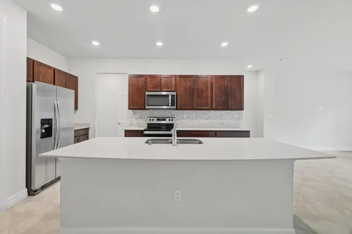 4488 E Appleton Cir -10