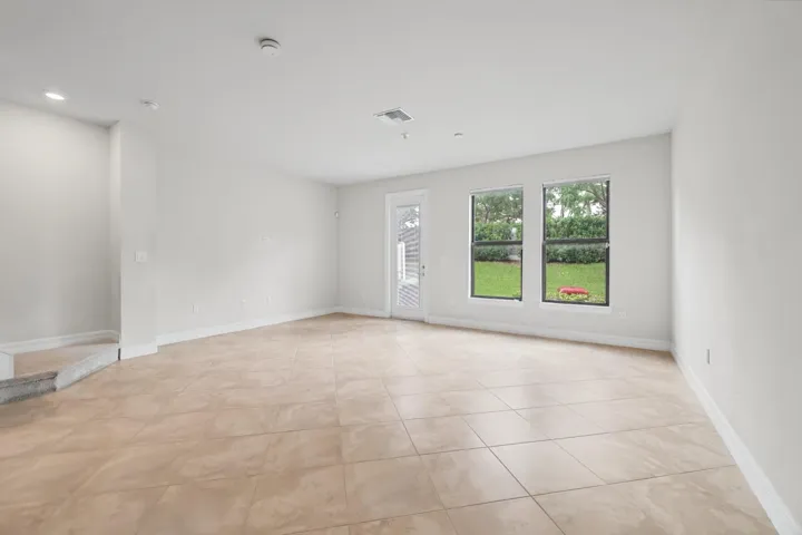 4488 E Appleton Cir -11