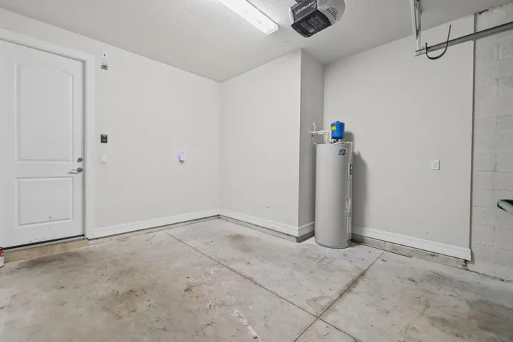 4488 E Appleton Cir -32