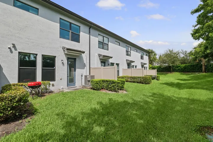 4488 E Appleton Cir -35