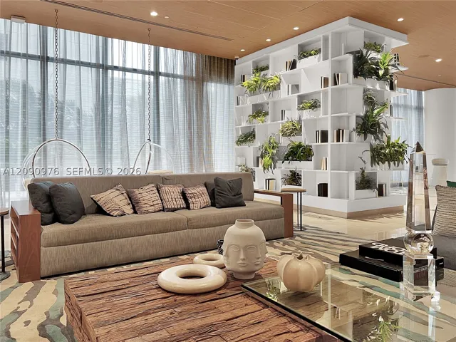 55 Sw 9th St 4001, Miami, Florida 33130
