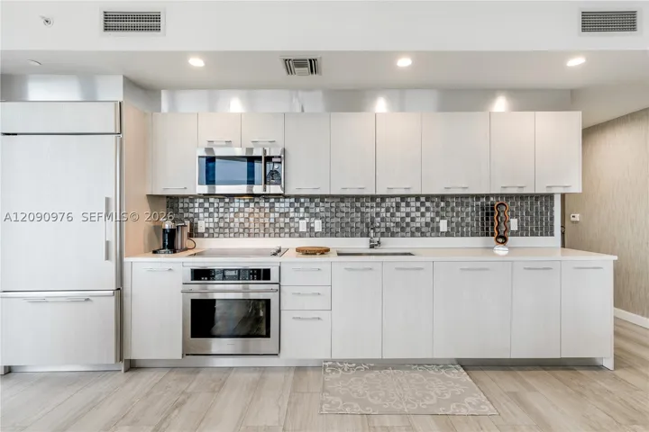 55 Sw 9th St 4001, Miami, Florida 33130