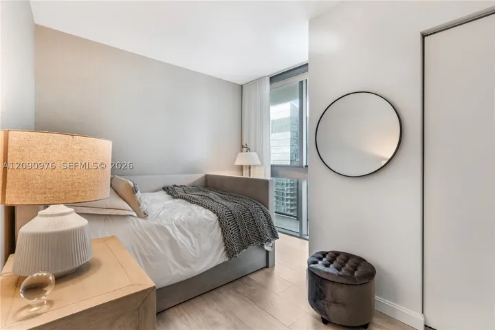55 Sw 9th St 4001, Miami, Florida 33130
