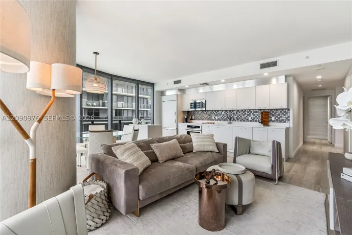 55 Sw 9th St 4001, Miami, Florida 33130