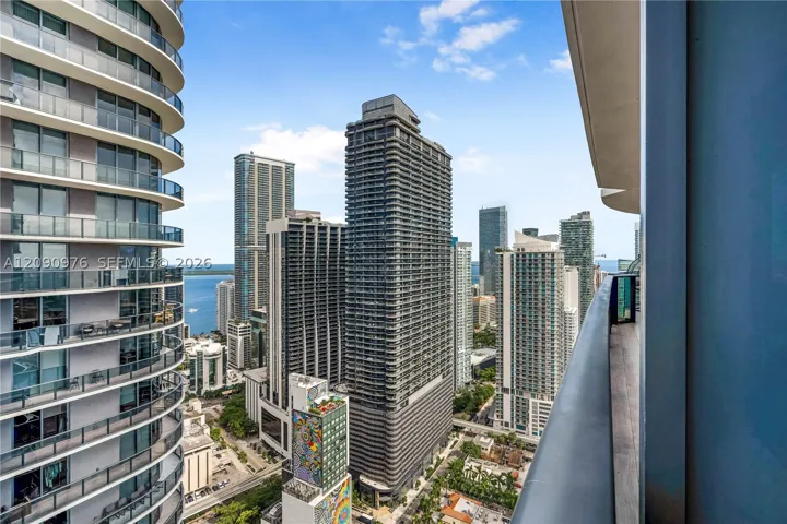 55 Sw 9th St 4001, Miami, Florida 33130