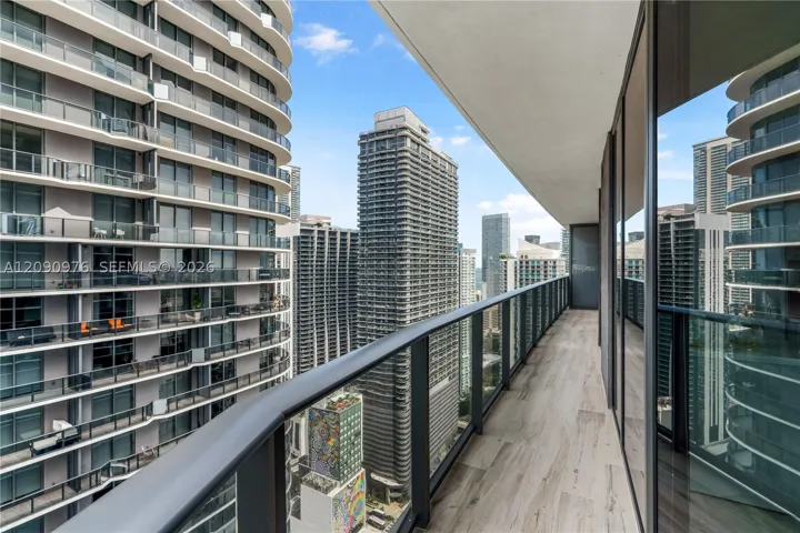 55 Sw 9th St 4001, Miami, Florida 33130