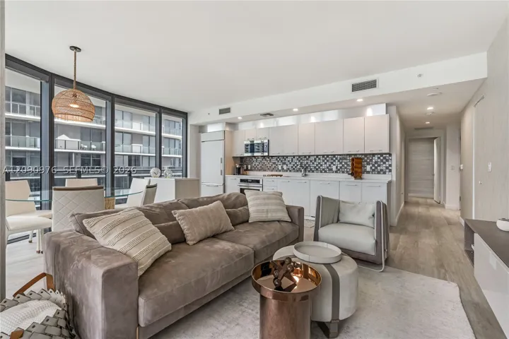 55 Sw 9th St 4001, Miami, Florida 33130