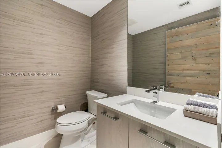 55 Sw 9th St 4001, Miami, Florida 33130