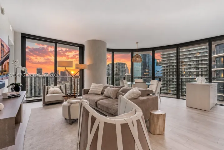 55 Sw 9th St 4001, Miami, Florida 33130