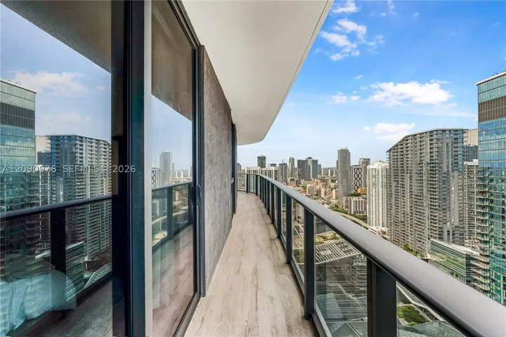 55 Sw 9th St 4001, Miami, Florida 33130