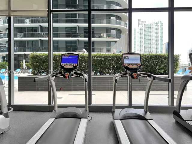 55 Sw 9th St 4001, Miami, Florida 33130