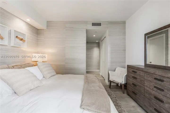 55 Sw 9th St 4001, Miami, Florida 33130