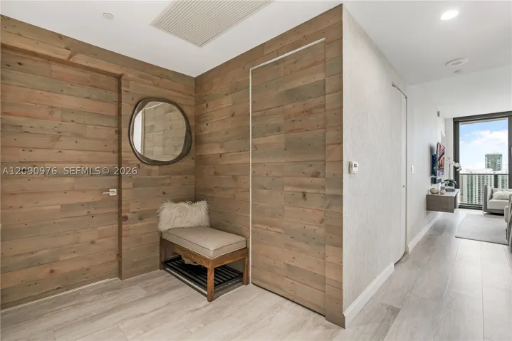 55 Sw 9th St 4001, Miami, Florida 33130