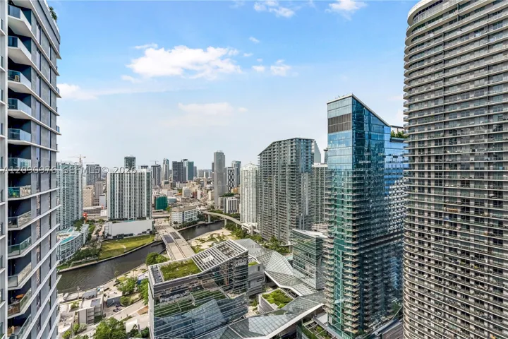55 Sw 9th St 4001, Miami, Florida 33130