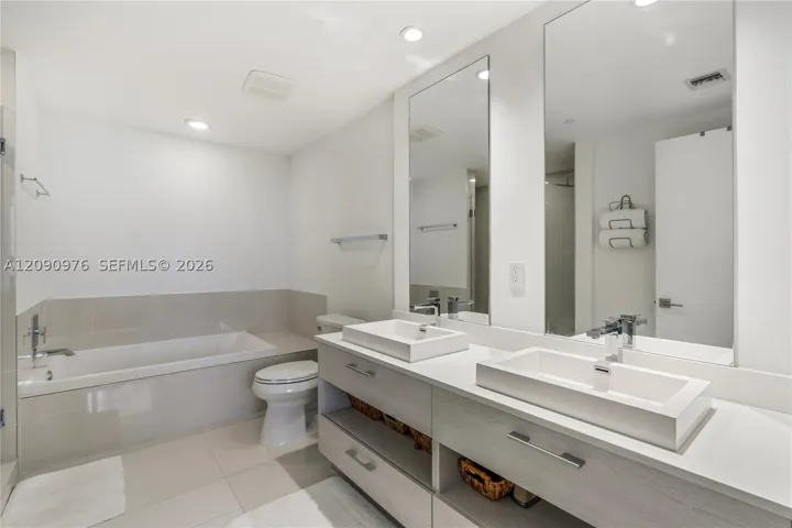 55 Sw 9th St 4001, Miami, Florida 33130