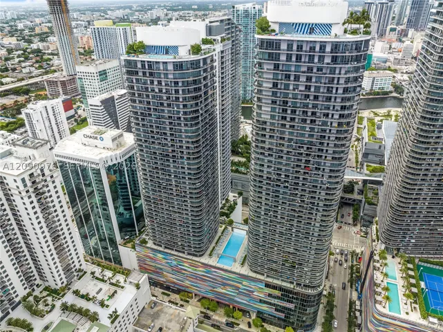 55 Sw 9th St 4001, Miami, Florida 33130